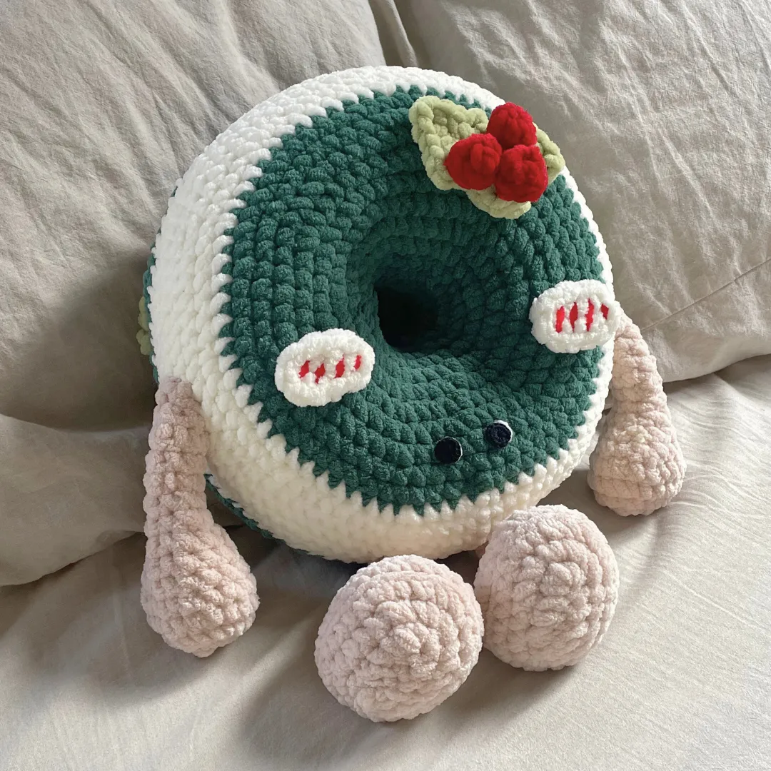 Christmas Wreath Pillow (2-Sided) Crochet Pattern