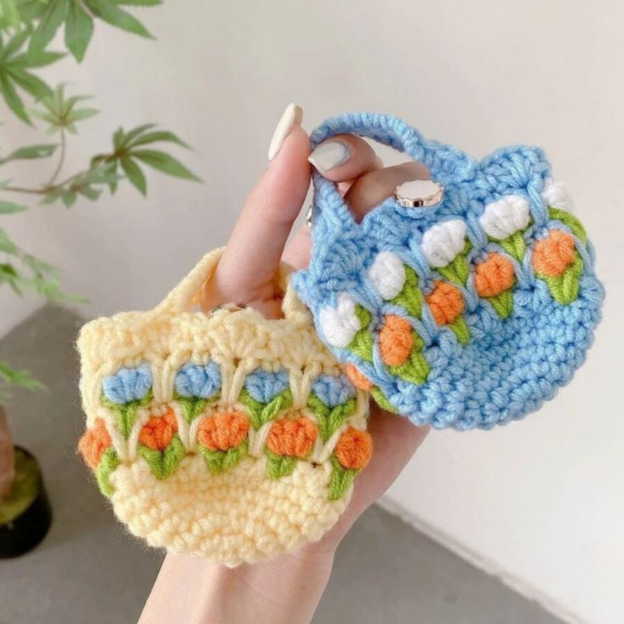 tulip airpod cover crochet pattern