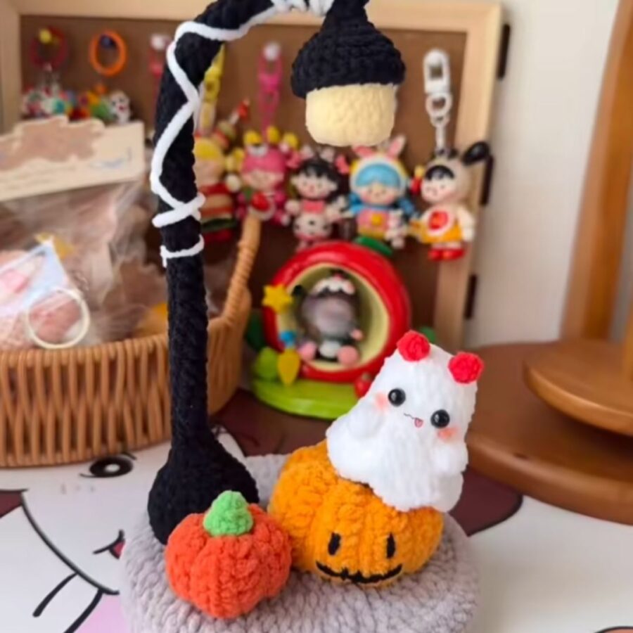 spooky ghost lamp crochet pattern