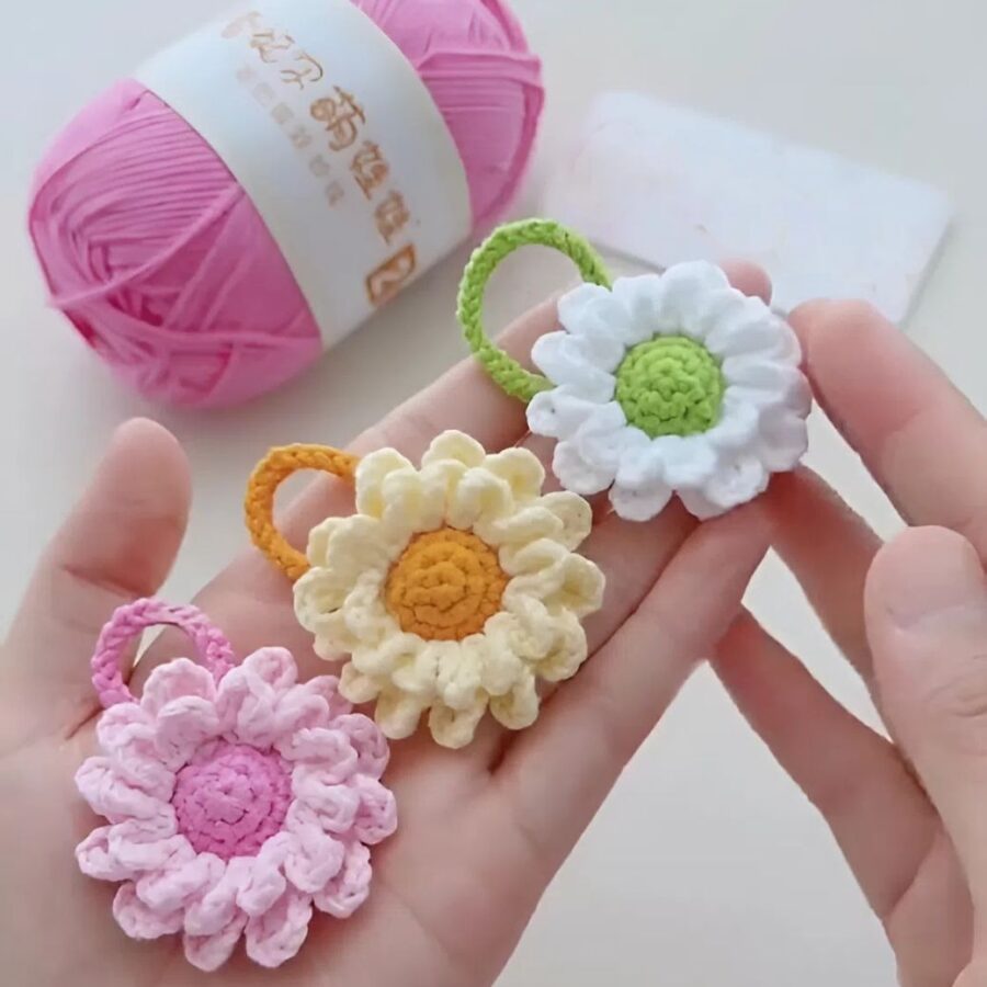 daisy charm crochet pattern